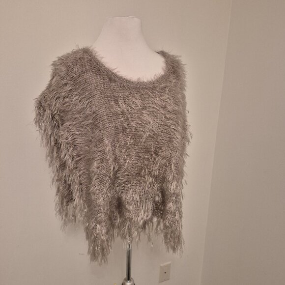 Taupe Sweater Shrug For Comfort and Easy Movement 1 Size - Picture 6 of 6